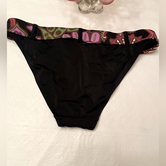 🔥 3/21 🔥Victoria’s Secret Medium bikini bottoms. Black with a multi brown belt - Picture 2 of 5